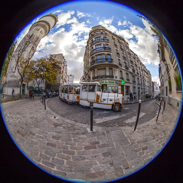 París Francia Octubre 2018 Tren Turístico Pintoresca Calle Montmartre Fish —  Fotos de Stock