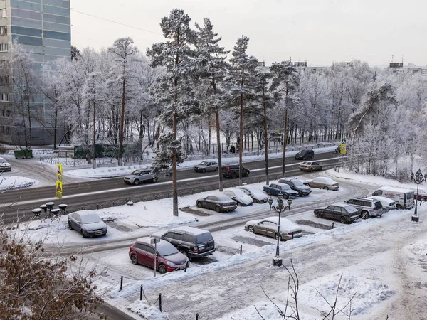 Pushkino Federacja Rosyjska Grudnia 2018 Widok Okna Ulicy Miasta Parking — Zdjęcie stockowe