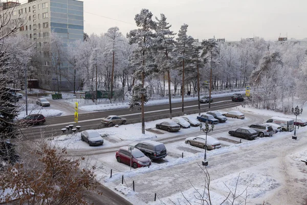 Пушкино Россия Декабря 2018 Года Вид Окна Городскую Улицу Парковку — стоковое фото