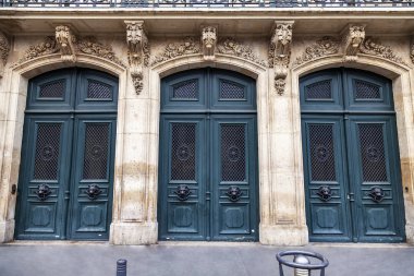 Paris, Fransa, üzerinde 26 Ekim 2018. Tarihi bina cephe tipik mimari detaylar 