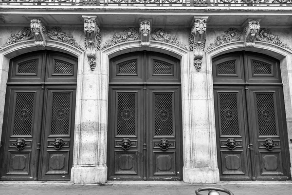 Париж Франция Октября 2018 Типичные Архитектурные Детали Фасадов Исторического Здания — стоковое фото