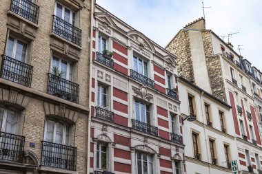 Paris, Fransa, üzerinde 26 Ekim 2018. Tarihi bina cephe tipik mimari detaylar