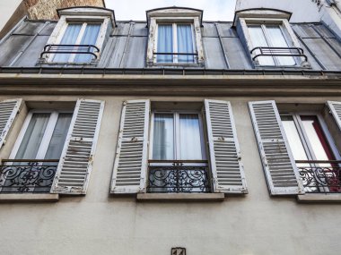 Paris, Fransa, üzerinde 26 Ekim 2018. Tarihi bina cephe tipik mimari detaylar