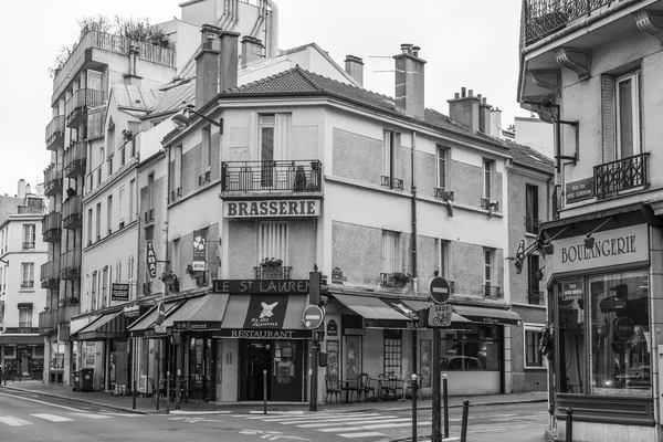 2018年10月26日 フランス 午前中の典型的なパリの通り 角にある伝統的なカフェ — ストック写真