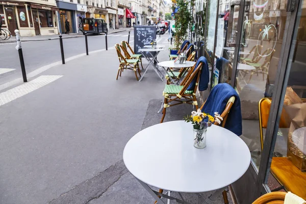 Paris França Outubro 2018 Rua Típica Parisiense Pela Manhã Mesas — Fotografia de Stock