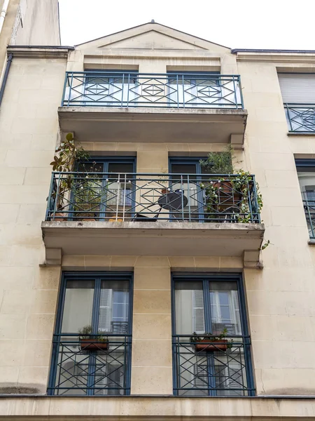 2018年10月26日 法国巴黎 历史中心外立面的典型建筑细节 — 图库照片