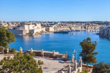Valletta, Malta, üzerinde 8 Ocak 2019. Anket platformu bir görünümden pitoresk Körfez ve üç şehirler