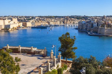 Valletta, Malta, üzerinde 8 Ocak 2019. Anket platformu bir görünümden pitoresk Körfez ve üç şehirler