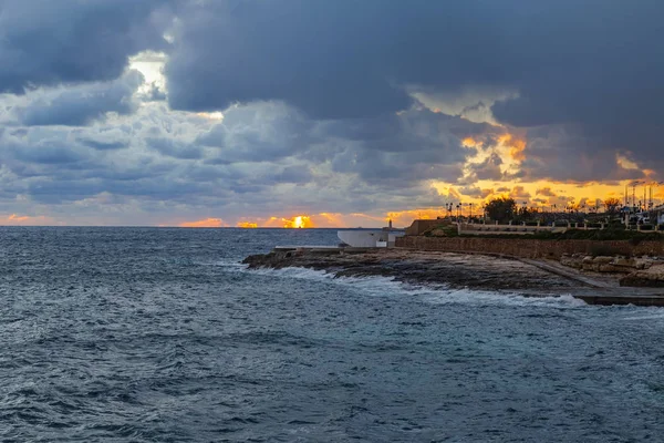 Picturesque Sea Waves Rocky Coast Mediterranean Sea Lit Dawn Sun — Stock Photo, Image