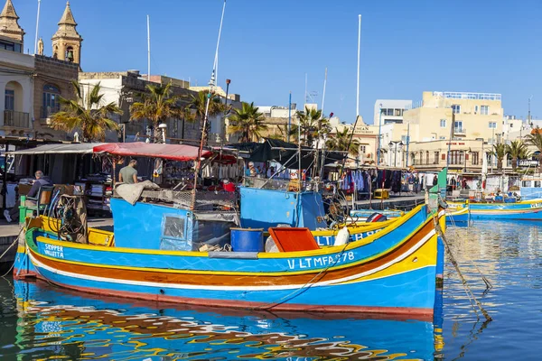 Marsaxlokk Malta Gennaio 2019 Barche Pesca Tradizionali Variopinte Galleggiano Nella — Foto Stock