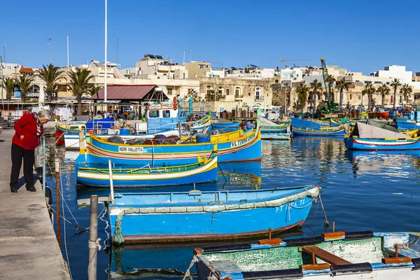 Marsaxlokk Malta Gennaio 2019 Barche Pesca Tradizionali Variopinte Galleggiano Nella — Foto Stock
