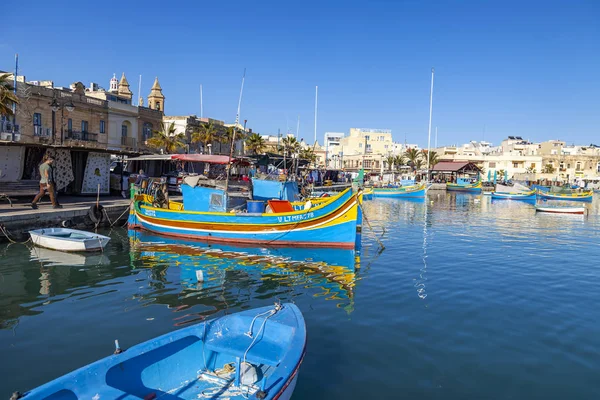 Marsaxlokk Malta Gennaio 2019 Barche Pesca Tradizionali Variopinte Galleggiano Nella — Foto Stock