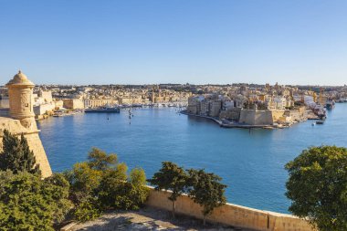 Valletta, Malta, üzerinde 8 Ocak 2019. Anket platformu bir görünümden pitoresk Körfez ve üç şehirler