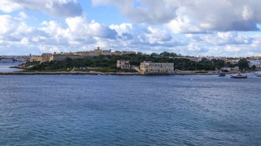 Sliema, Malta, üzerinde 8 Ocak 2019. Dolgu koy ve Manoel Adası üzerinde bir görünüm