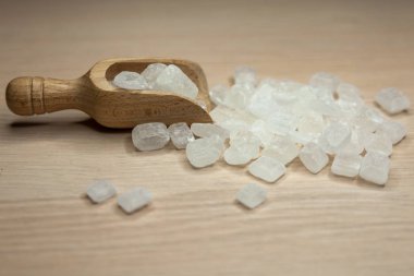 Bir tablo üzerinde beyaz şeker kamışı