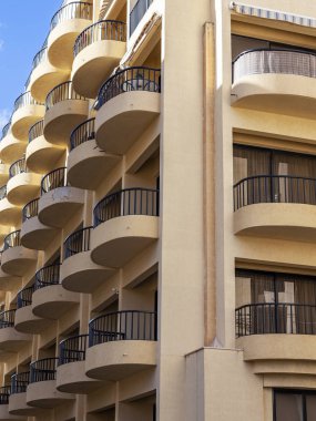 Sliema, Malta, 5 Ocak 2019 tarihinde. Modern şehir mimarisi. Multystoried bina cephe parçası