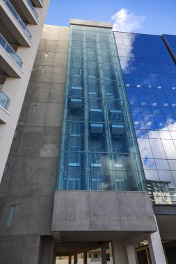 Sliema, Malta, 5 Ocak 2019 tarihinde. Modern şehir mimarisi. Multystoried bina cephe parçası