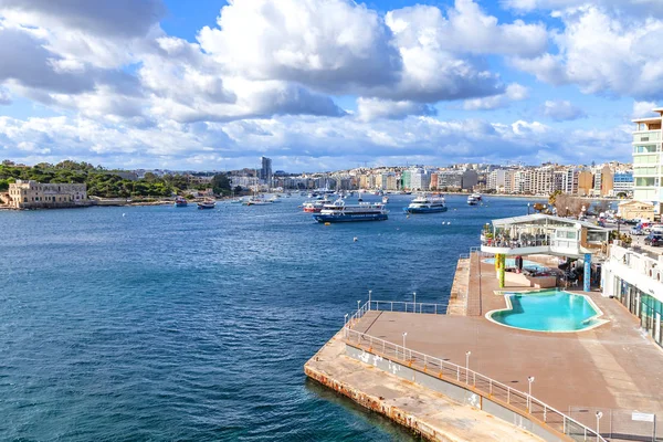 Sliema Malta Den Januari 2019 Pittoreska Banvallen Bukten Lyser Med — Stockfoto