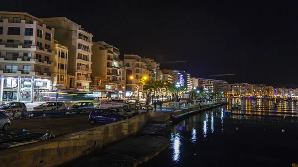 Sliema Malta Janeiro 2019 Olha Noite Aterro Pitoresco Baía Iluminado — Fotografia de Stock