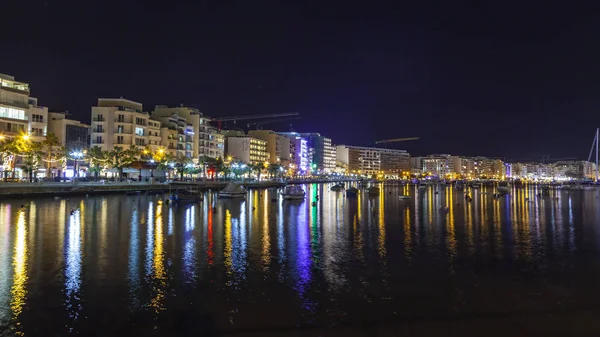 Sliema Malta Stycznia 2019 Nocny Wygląd Malownicze Nabrzeże Zatoki Oświetlone — Zdjęcie stockowe