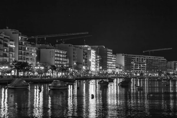 Sliema Malta Janeiro 2019 Olha Noite Aterro Pitoresco Baía Iluminado — Fotografia de Stock