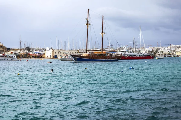 Слима Мальта Января 2019 Года Прогулочные Лодки Живописном Заливе Освещаются — стоковое фото