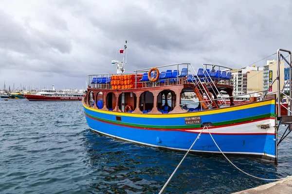 Sliema Malta Ledna 2019 Turistické Lodě Malebné Zátoce Jsou Osvětleny — Stock fotografie