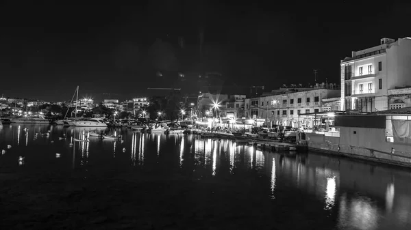 Sliema Malta Enero 2019 Mirada Nocturna Pintoresco Terraplén Bahía Iluminado —  Fotos de Stock