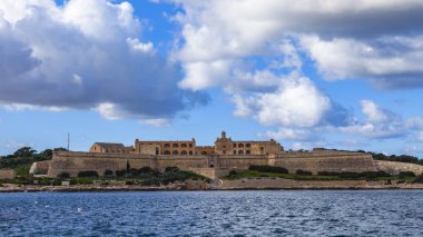 Sliema, Malta, üzerinde 8 Ocak 2019. Dolgu koy ve Manoel Adası üzerinde bir görünüm