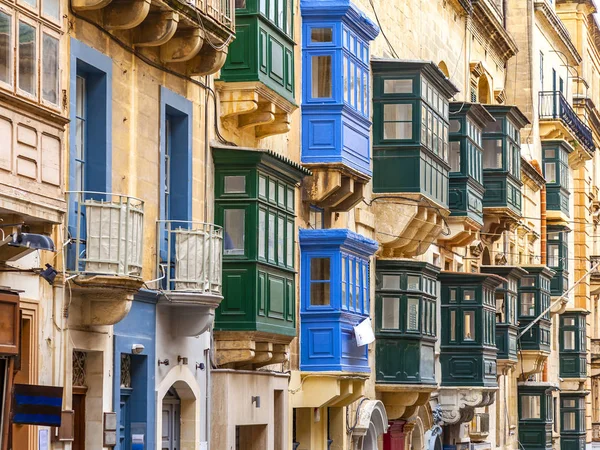 Валлетта Мальта Января 2019 Года Традиционные Балконы Старинных Таунхаусов Являются — стоковое фото