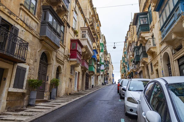 Valletta Malta Janeiro 2019 Rua Pitoresca Com Uma Escada Cidade — Fotografia de Stock