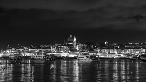 Sliema Malta Ocak 2019 Tarihinde Gece Bak Defne Suya Yansıyan — Stok fotoğraf