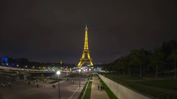 2018年10月23日 法国巴黎 埃菲尔铁塔 Eiffel 在晚上照明 鱼眼景观 — 图库照片