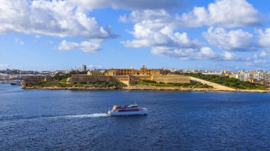 Valletta, Malta, üzerinde 8 Ocak 2019. Dolgu koy ve Manoel Adası üzerinde bir görünüm