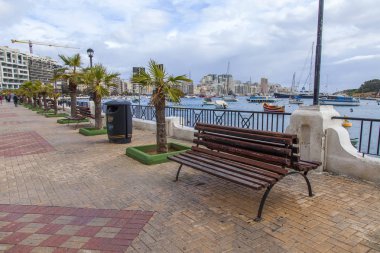 Sliema, Malta, 5 Ocak 2019 tarihinde. Körfezin güzel set of mimari kompleks 