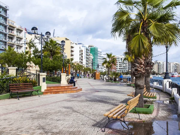 Sliema, Malta, 5 Ocak 2019 tarihinde. Körfezin güzel set of mimari kompleks 