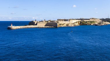 Valletta, Malta, üzerinde 8 Ocak 2019. Eski bir kale Körfezi'nin kıyısından