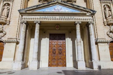 Il-Gzira, Malta, 5 Ocak 2019 tarihinde. Bir cephe katedral parçası