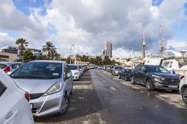 Gzira Malta Gennaio 2019 Auto Sono Parcheggiate Sulla Riva Della — Foto Stock