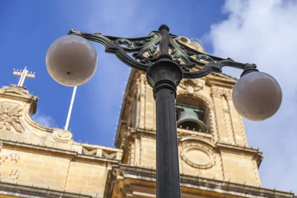 Gzira Malta Ledna 2019 Krásná Kandelábr Pozadí Fasáda Katedrály — Stock fotografie