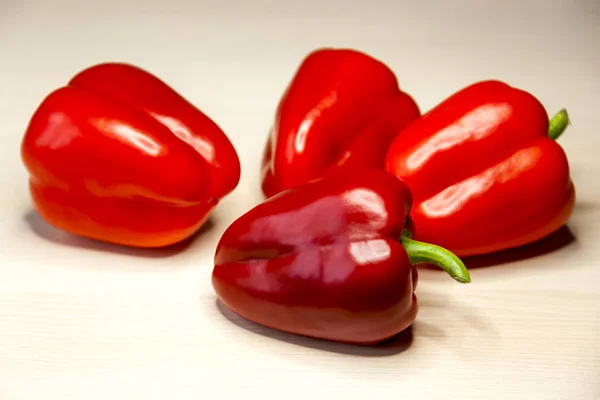 Piros Kaliforniai Paprika Asztalon — Stock Fotó