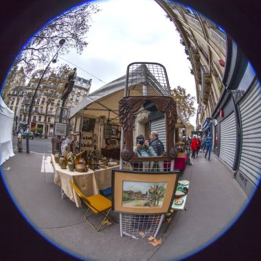 Paris, Fransa, üzerinde 26 Ekim 2018. Güzel gösteri-pencere Pazar bit pazarı. Balık-gözü görünümü