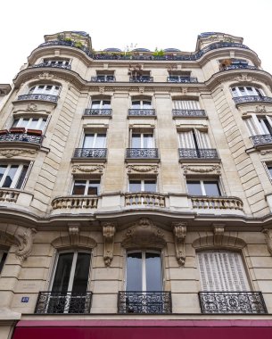 Paris, Fransa, üzerinde 26 Ekim 2018. Kentsel görünümü. Bina cephe parçası Grands Boulevards