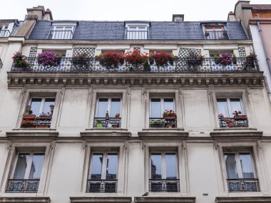 Paris, Fransa, üzerinde 26 Ekim 2018. Kentsel görünümü. Bina cephe parçası Grands Boulevards