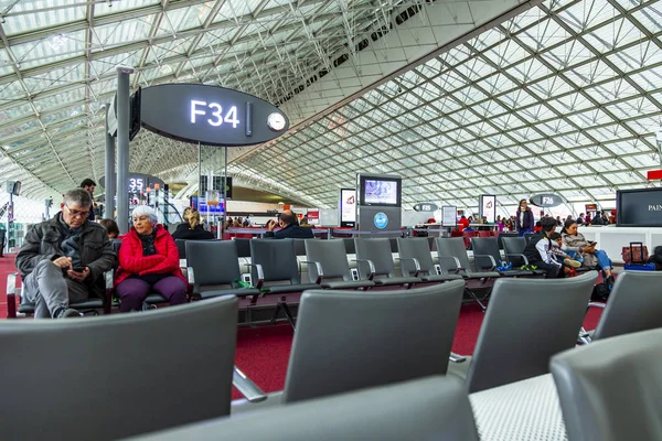 Paris France November 2018 People Expect Flight Hall Embarkation Airport — Stock Photo, Image