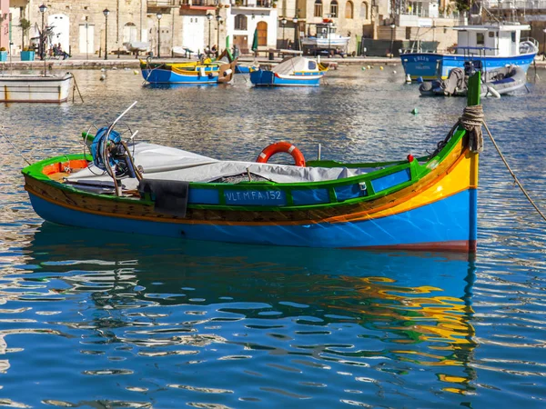 San Giljan Malta Janeiro 2019 Barcos Pitoresca Baía São Iluminados — Fotografia de Stock