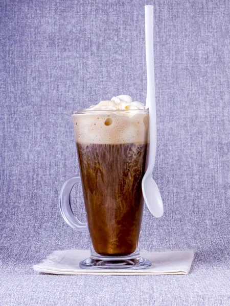Kaffee Mit Sahne Einer Durchsichtigen Tasse — Stockfoto