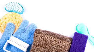 Nesneleri için Yüz Cilt Bakımı: bir sünger, peeling fırçası ve masaj eldiveni