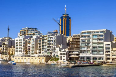 San Giljan, Malta, 7 Ocak 2019 tarihinde. Görünümü güzel defne Spinola ve güzel dolgu ve Portomasso'nın kulesi