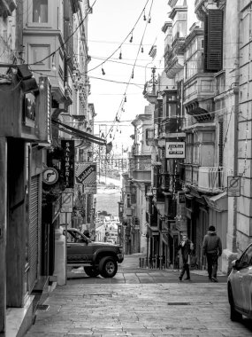 Valletta, Malta, 8 Ocak 2019. Eski kentin dar pitoresk sokak